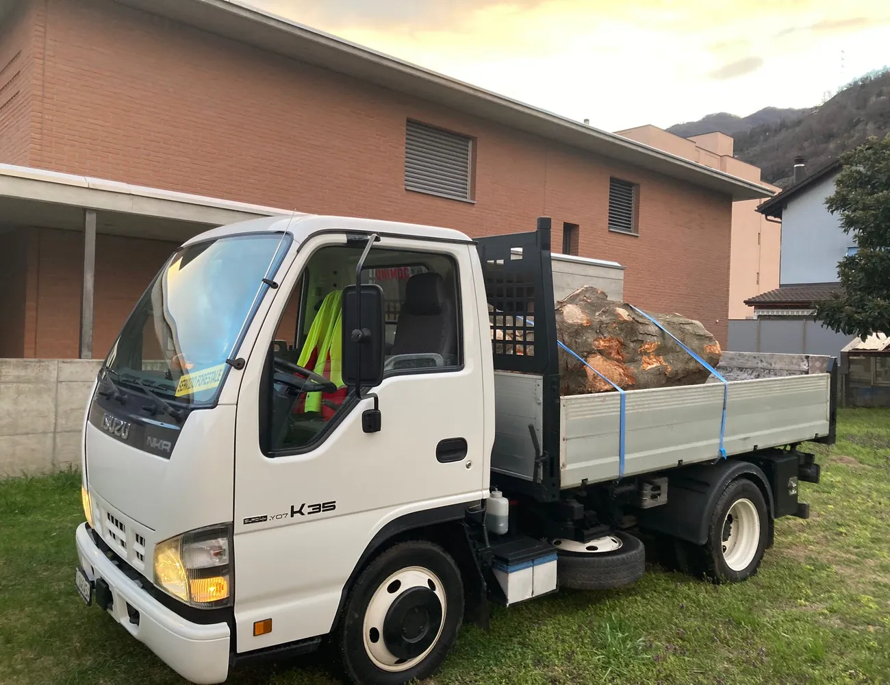 Camion ribaltabile per trasporti